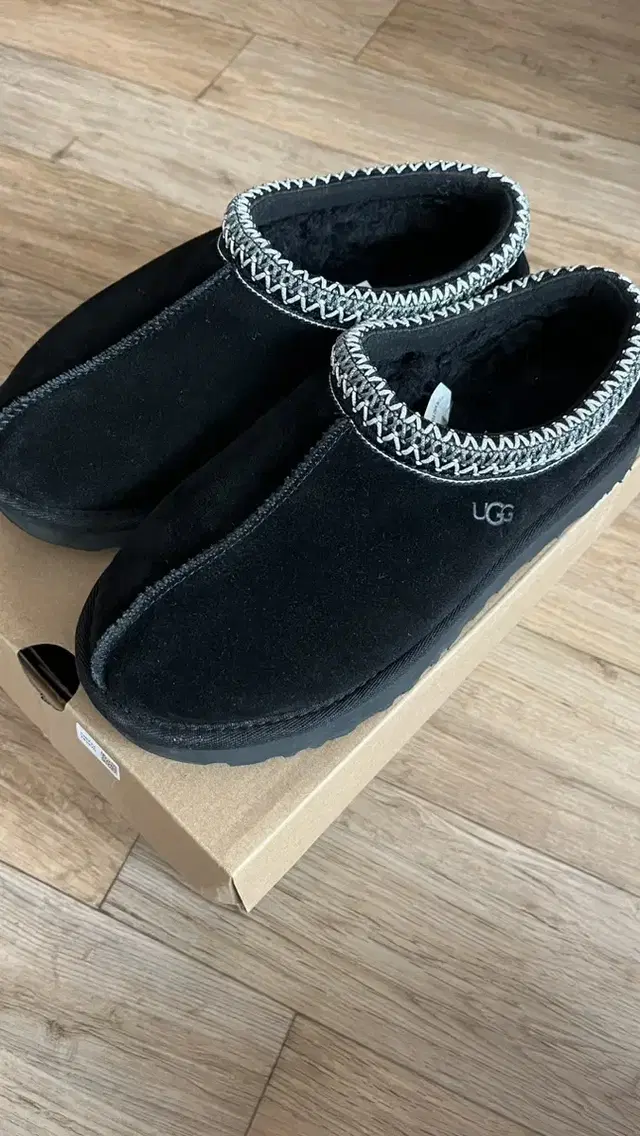 Ugg 타스만 슬리퍼 블랙 250 US 8W