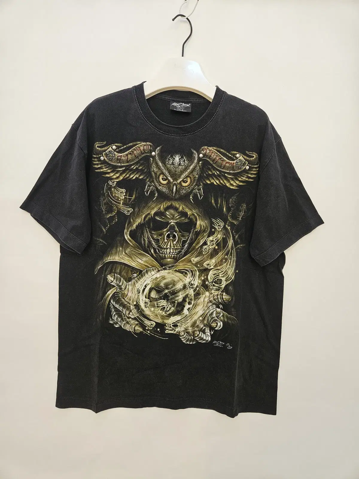 Selling an owl skull print short sleeve t-shirt.