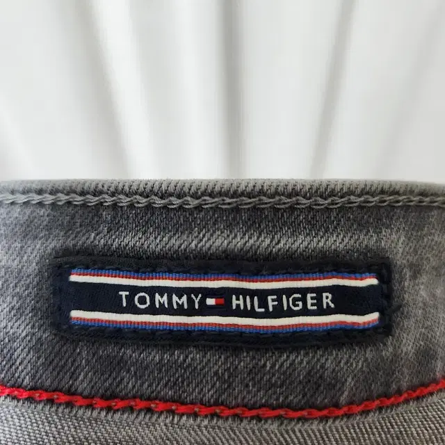 28 타미힐피거 TOMMY HILFIGER  그레이 데님 미니 스커트