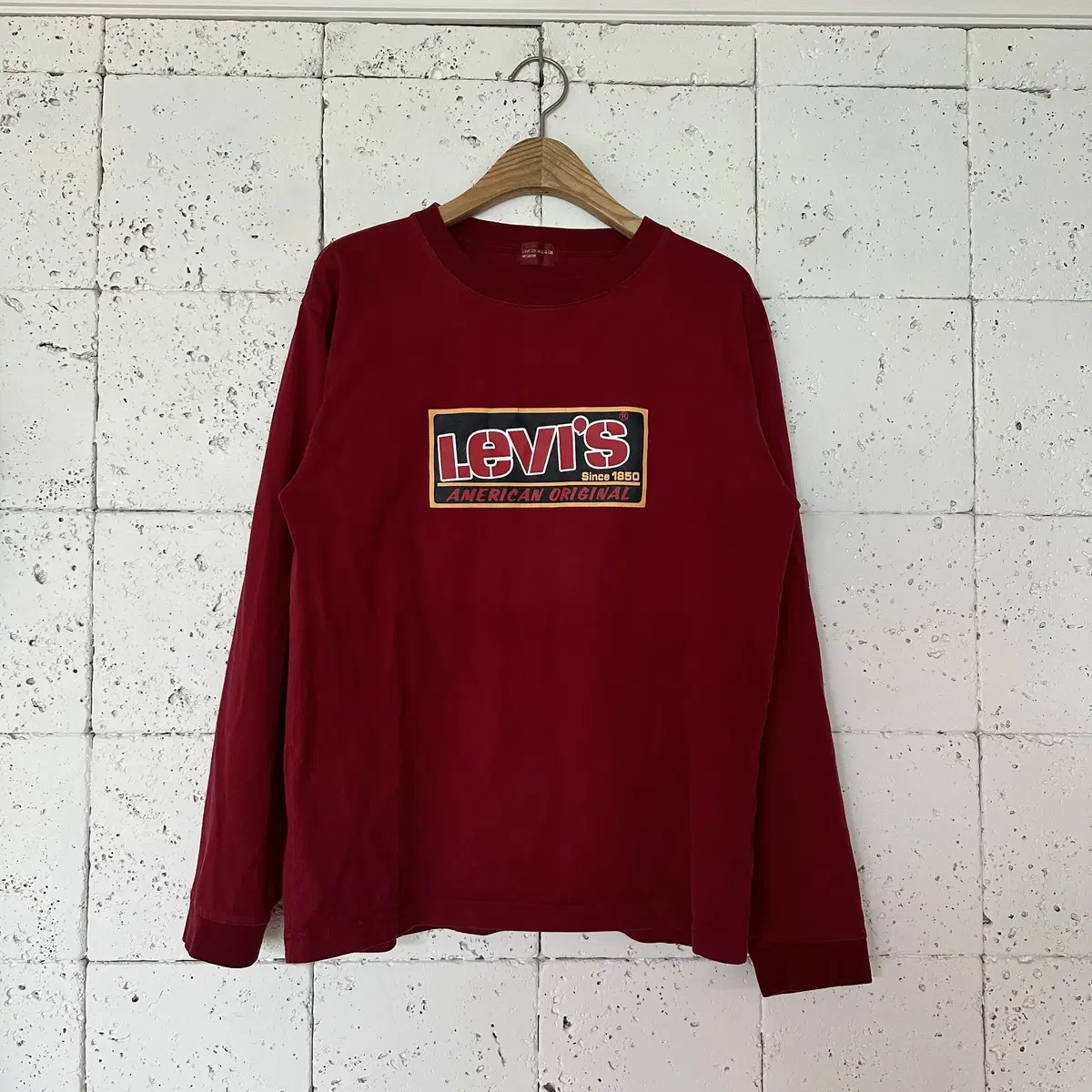 M Levi's Vintage Long Sleeve Tee