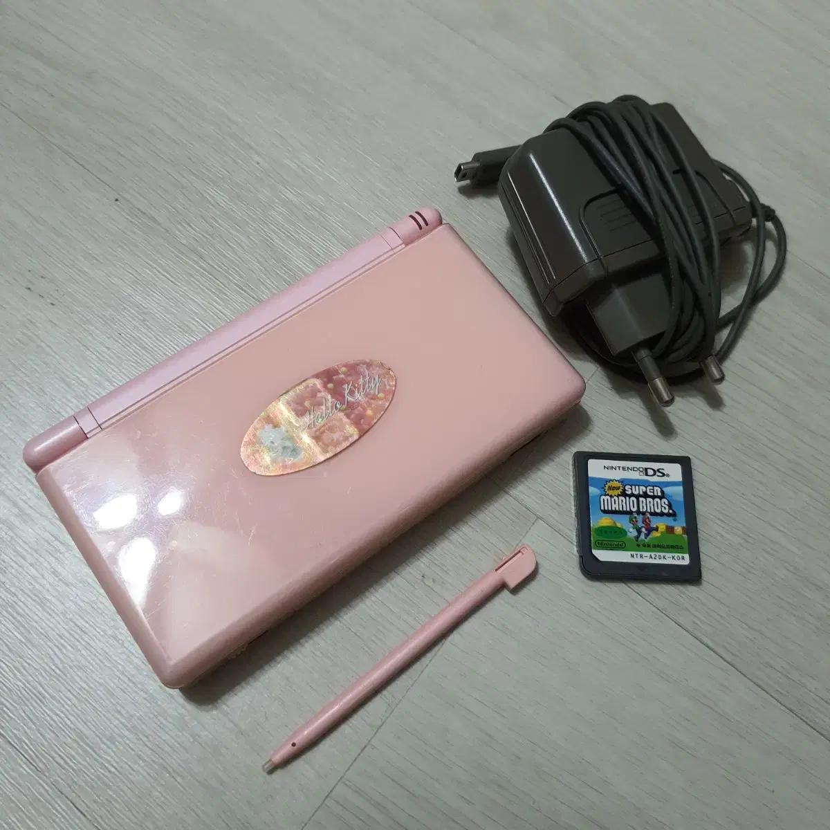 닌텐도 ds lite 게임기와 슈퍼마리오 브라더스ds팩