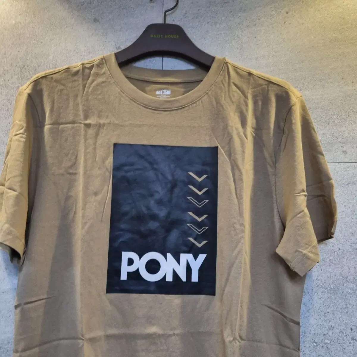 Pony 빅 프린트 체스트 티셔츠!