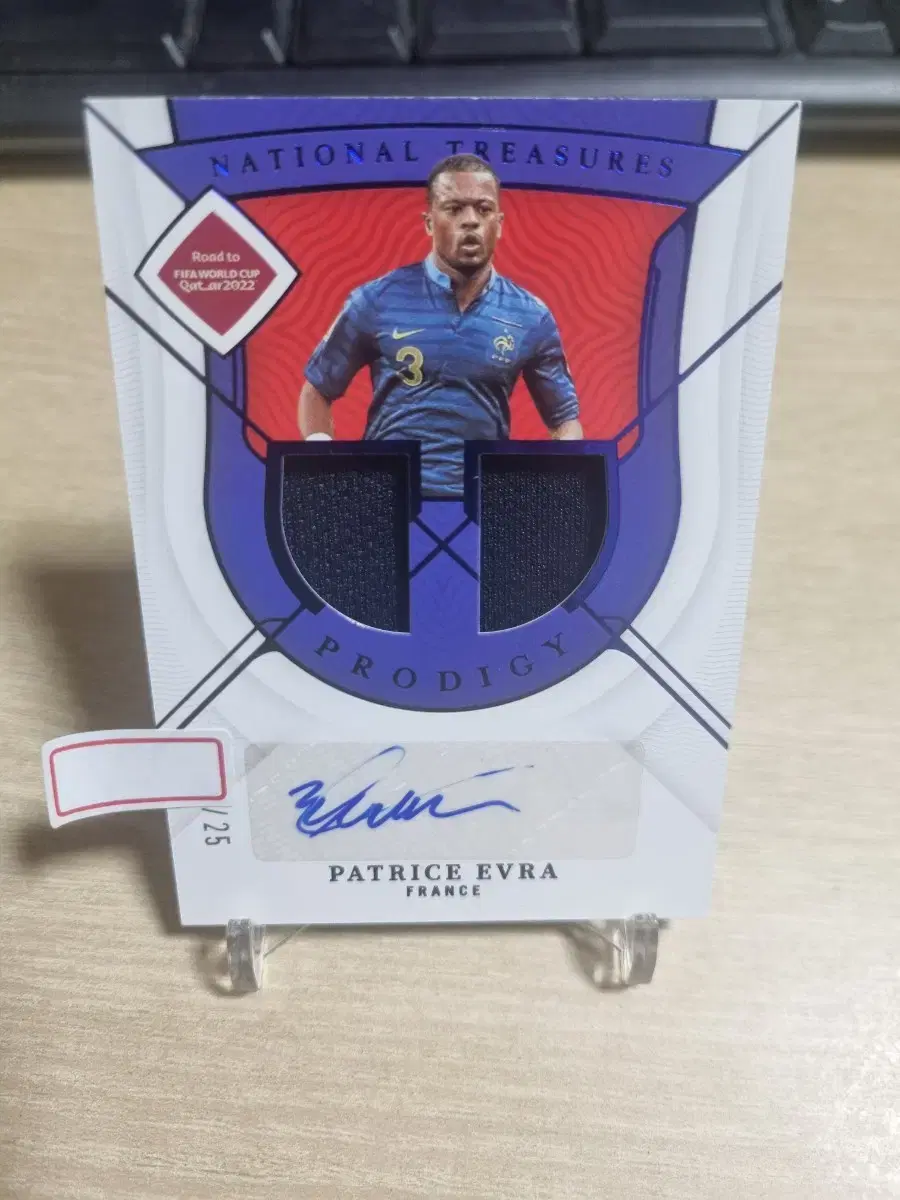 22Panini NationalTreasures 25Limited Man United Evra Autographed Autographed Autograph Autocard