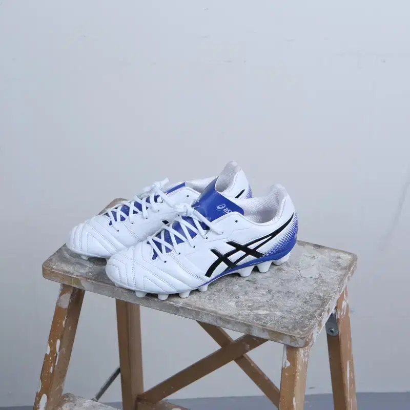 Asics Iniesta AG 축구화 1103A028-100