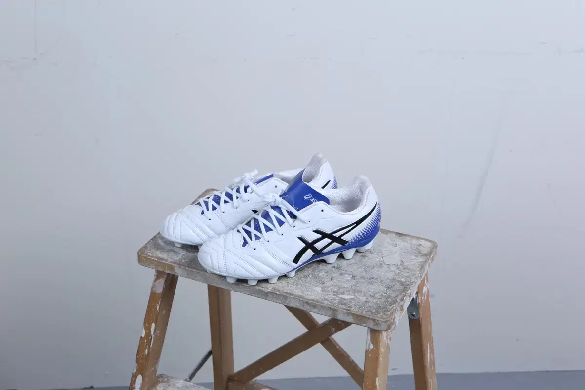 Asics Iniesta AG 축구화 1103A028-100