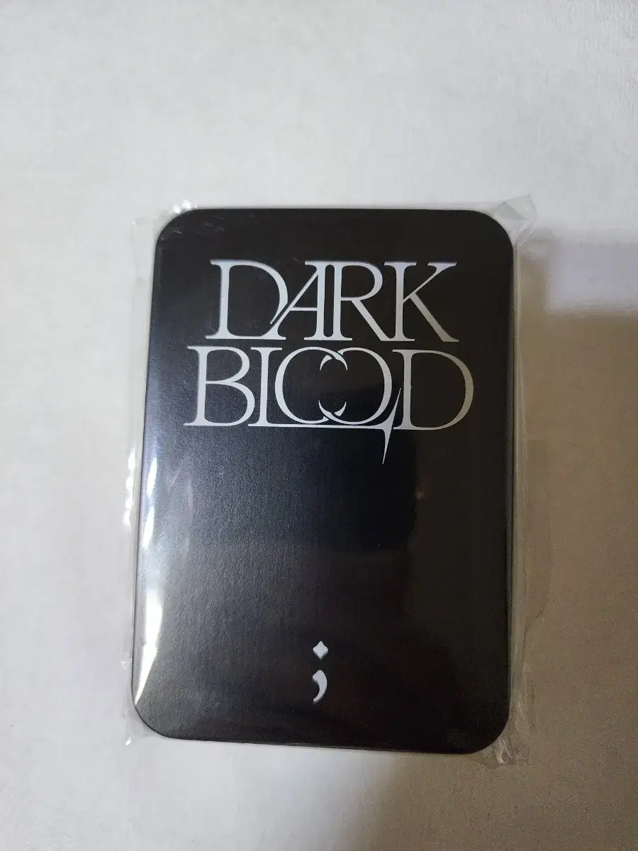 Unsealed)))  enhypen Dark Blood Tin Case Photocard WTS