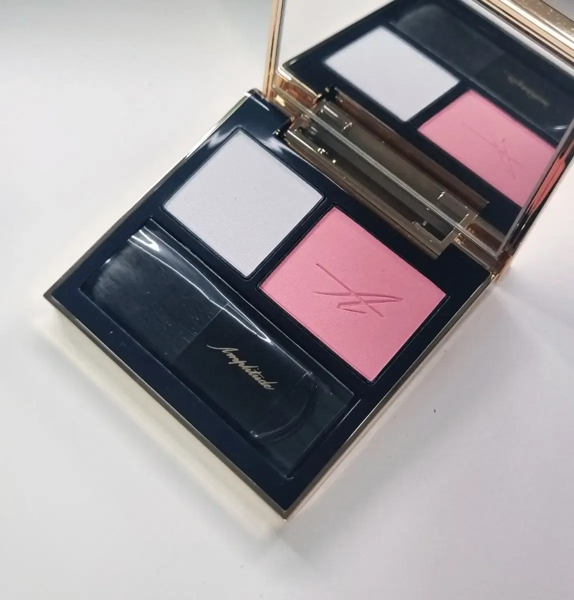 앰플리튜드 컨스피큐어스 매트치크스 01 소프트핑크 | 브랜드 중고거래 플랫폼, 번개장터