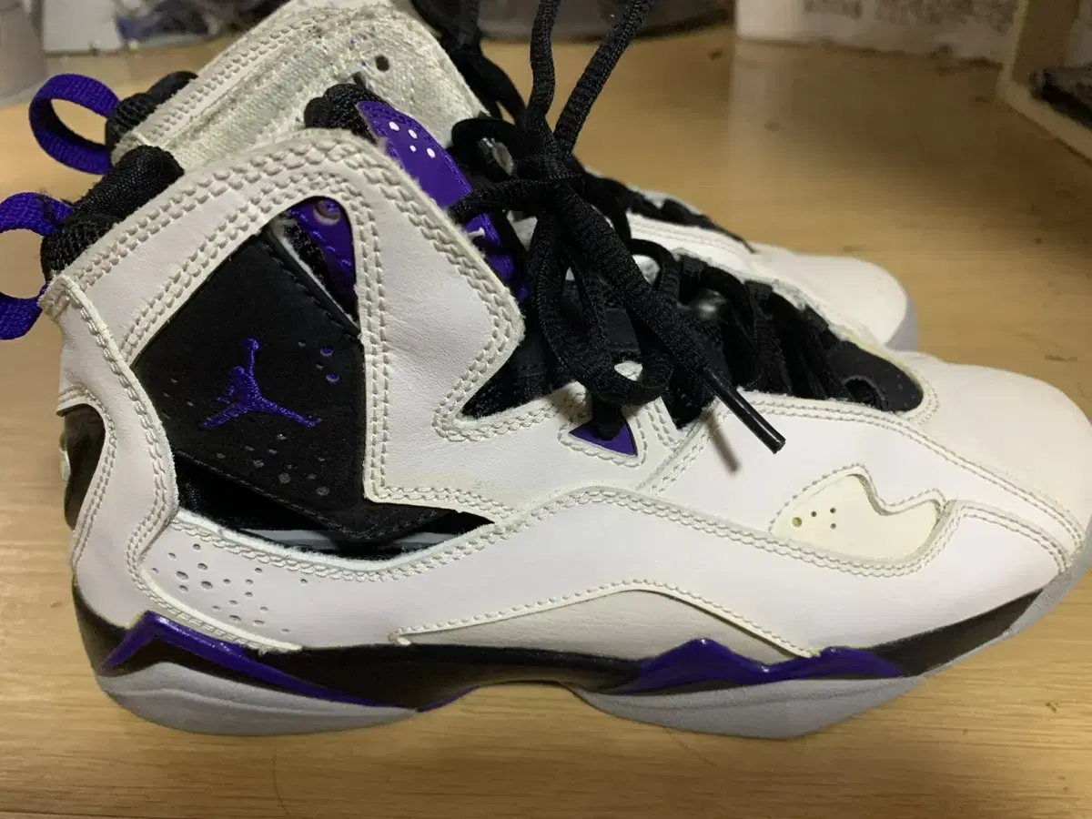 Jordan True Flight White Dark Concord (size 240)