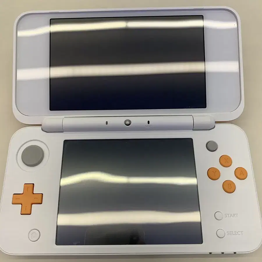 뉴 닌텐도 2ds xl 게임칩과 함께 판매합니다