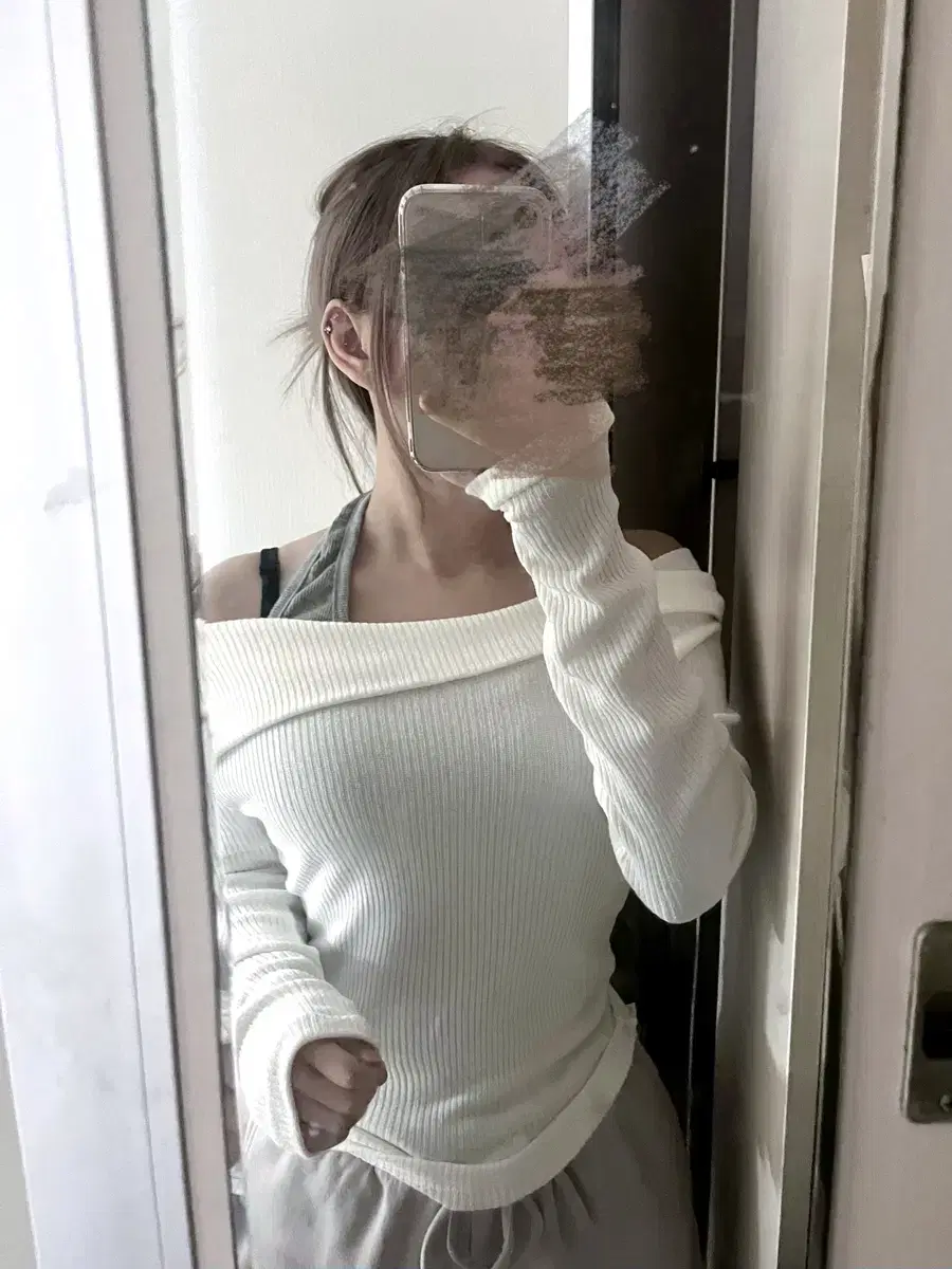 Knit off-shoulder / White