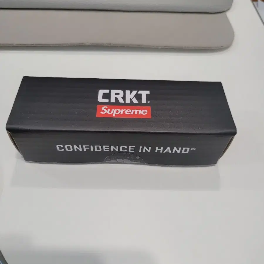 슈프림 X CRKT CEO 마이크로플리퍼 포켓 나이프