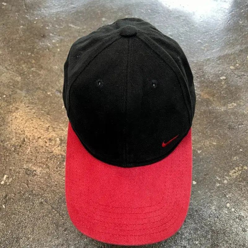 OS Nike Old School Swoosh Ballcap Hat Vintage Black Red