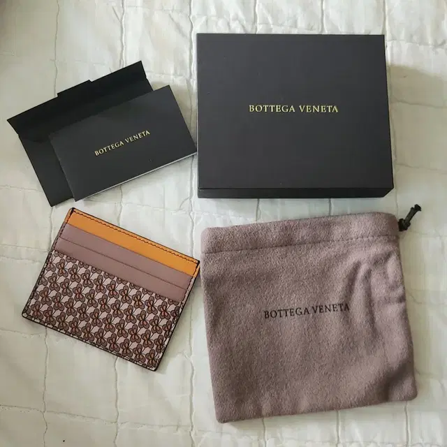 BOTTEGA VENETA 보테가베네타 나비모양 카드홀더 팔아여