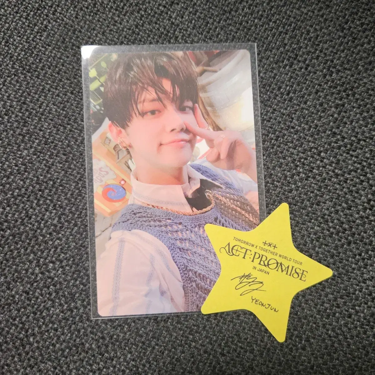 txt yeonjun season's greetings seasons greetings 22 double-sided unreleased photocard +starconfetti