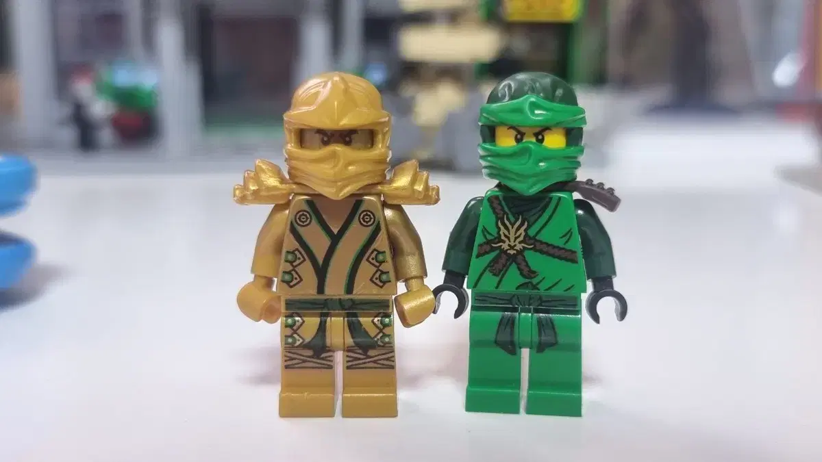 NINJAGO Gold Lloyd & Ghostly Naloid