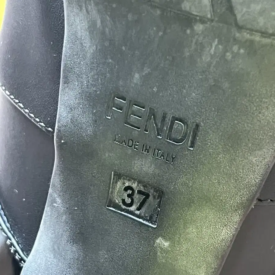 Fendi 블랙 퍼 앵클 부츠