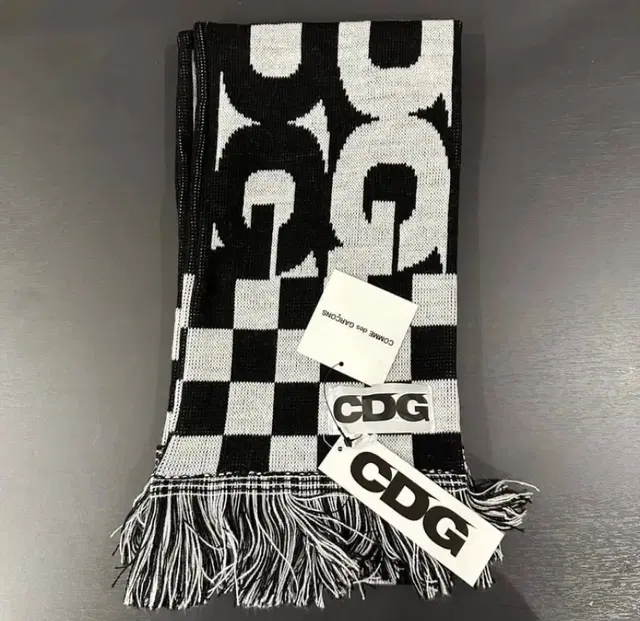 23FW 꼼데가르송 CDG 로고 머플러 블랙 화이트