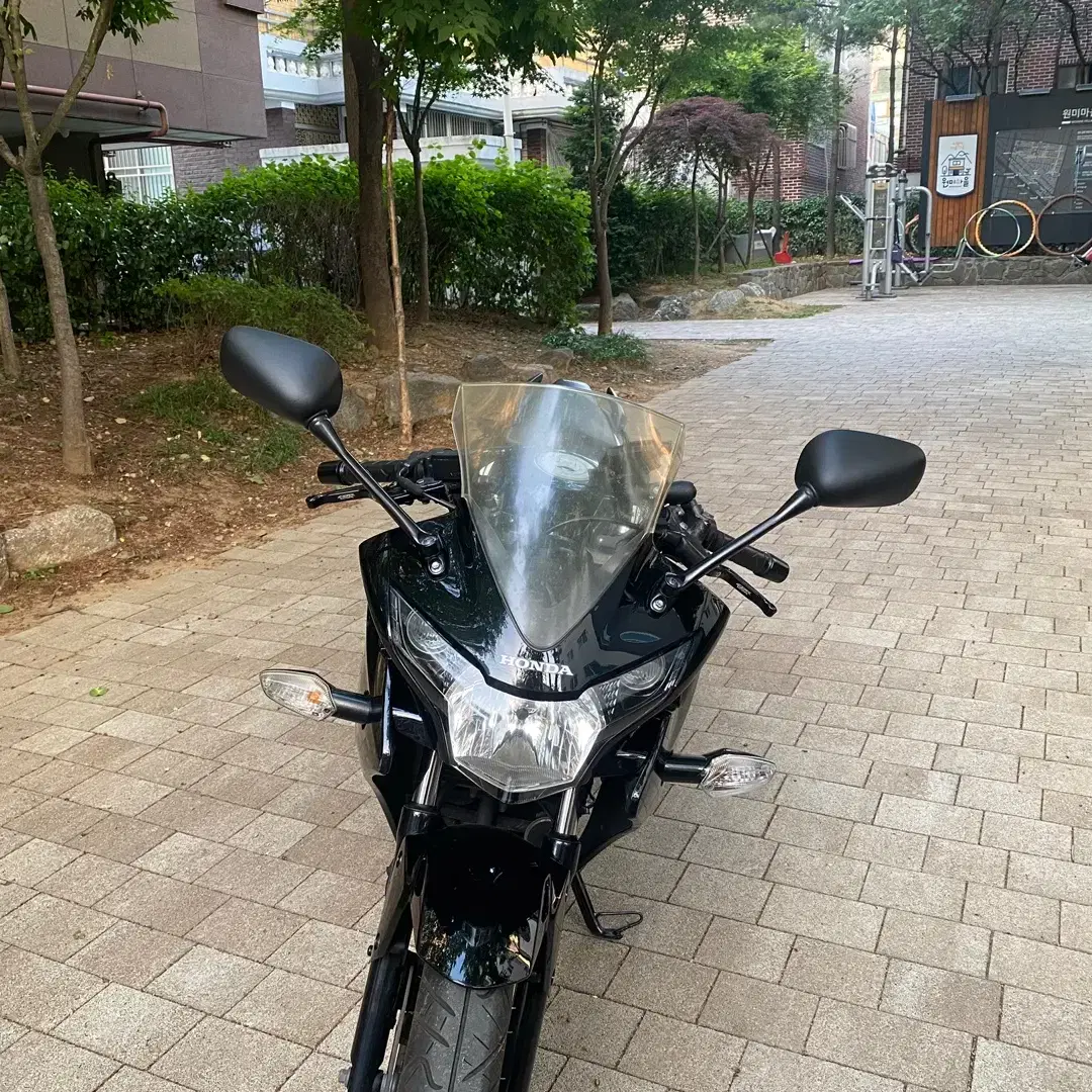 2014년 CBR125 블랙색상 판매합니다.