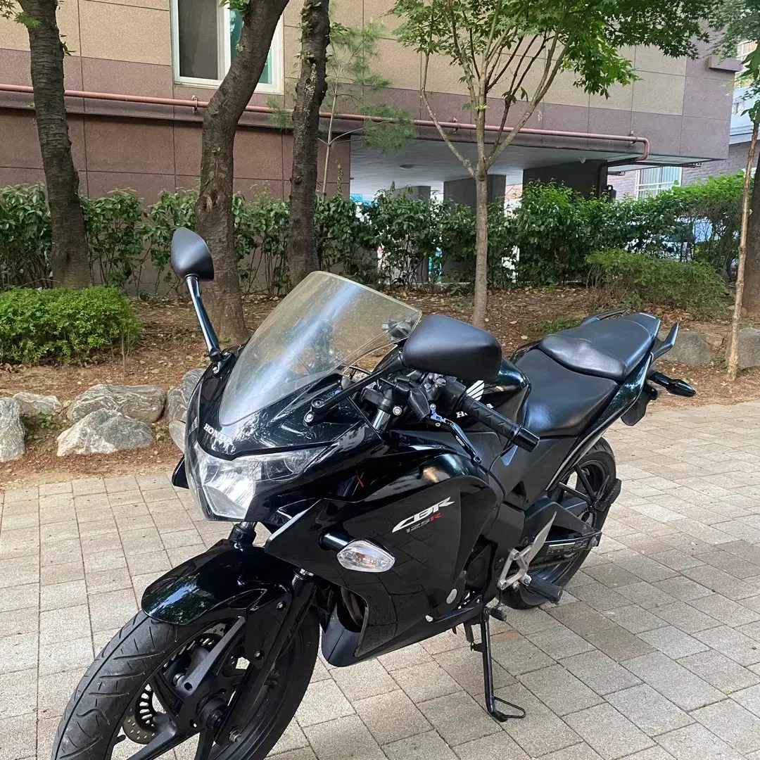 2014년 CBR125 블랙색상 판매합니다.