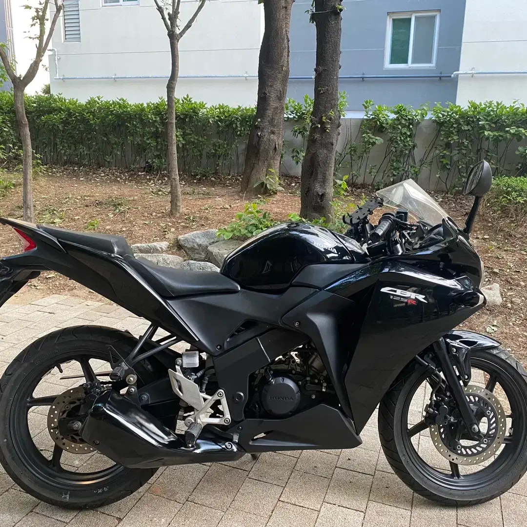 2014년 CBR125 블랙색상 판매합니다.