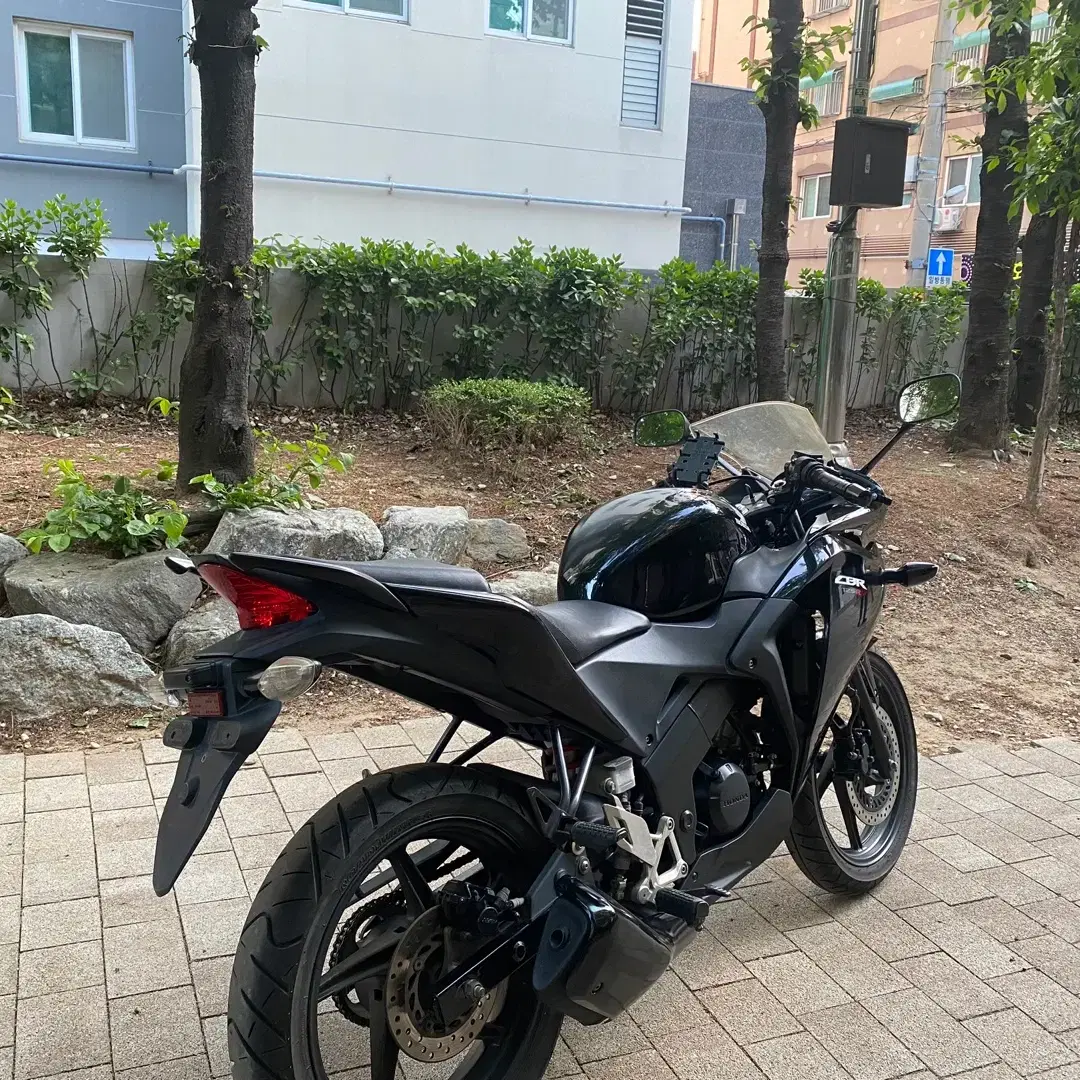 2014년 CBR125 블랙색상 판매합니다.