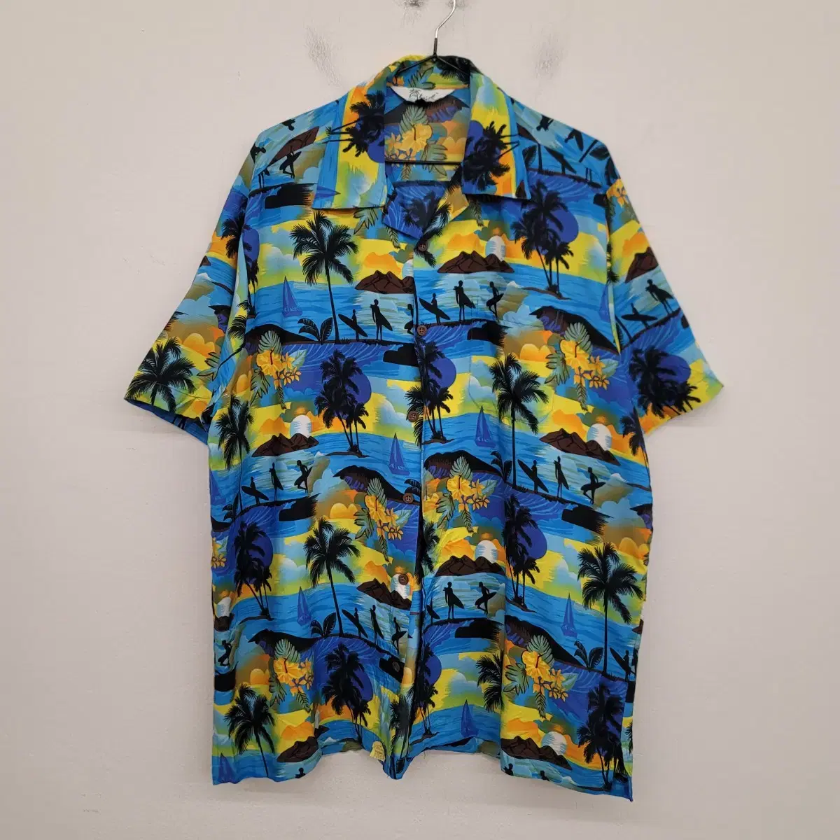 [110/XXL] Patterned Hawaiian shirt for sale.