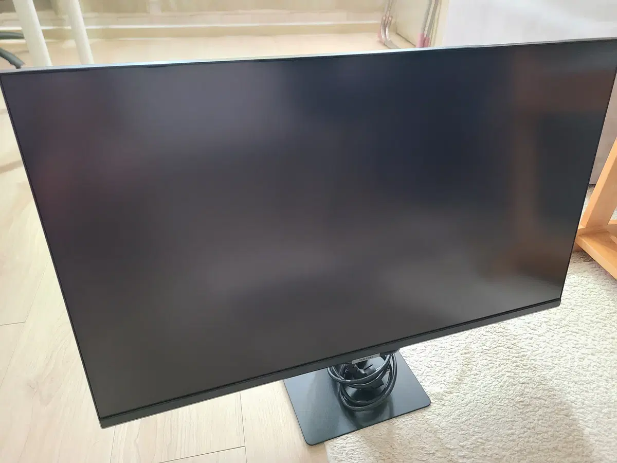 Samsung M7 32-inch (UHD 4K monitor)