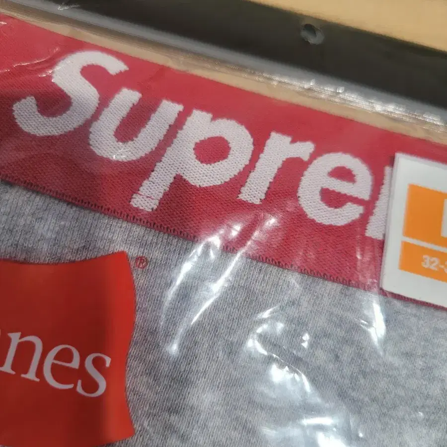 새상품  SUPREME  Hanes 슈프림 해인즈 박서 브리프 팬티. 2