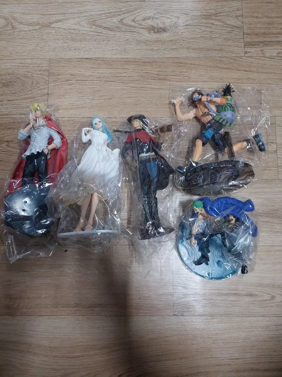 5 ONEPIECE Figures in Bulk