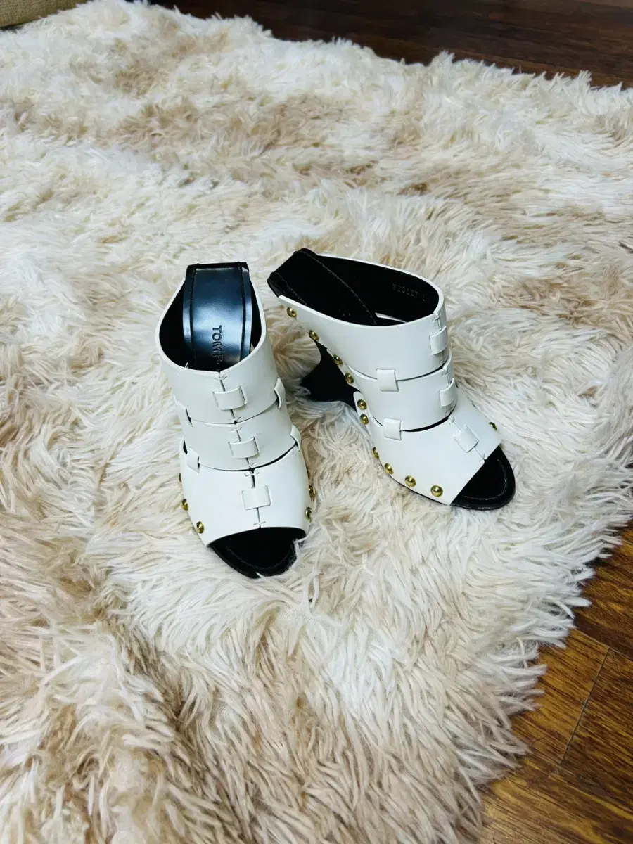 톰포드 LEATHER MULES 힐 샌들(신발, 로퍼, 스니커즈)