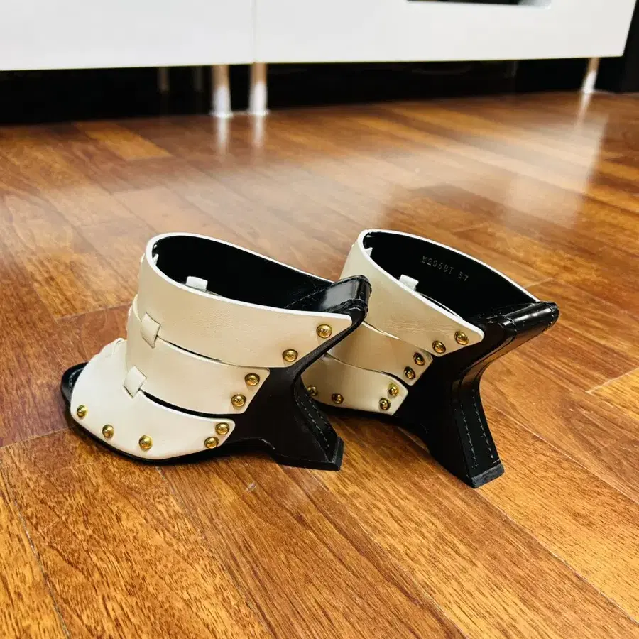 톰포드 LEATHER MULES 힐 샌들(신발, 로퍼, 스니커즈)