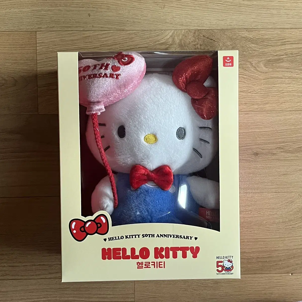 han left)Sanrio Hello Kitty 50th Anniversary Hello Kitty Plush doll Medium sealed Genuine