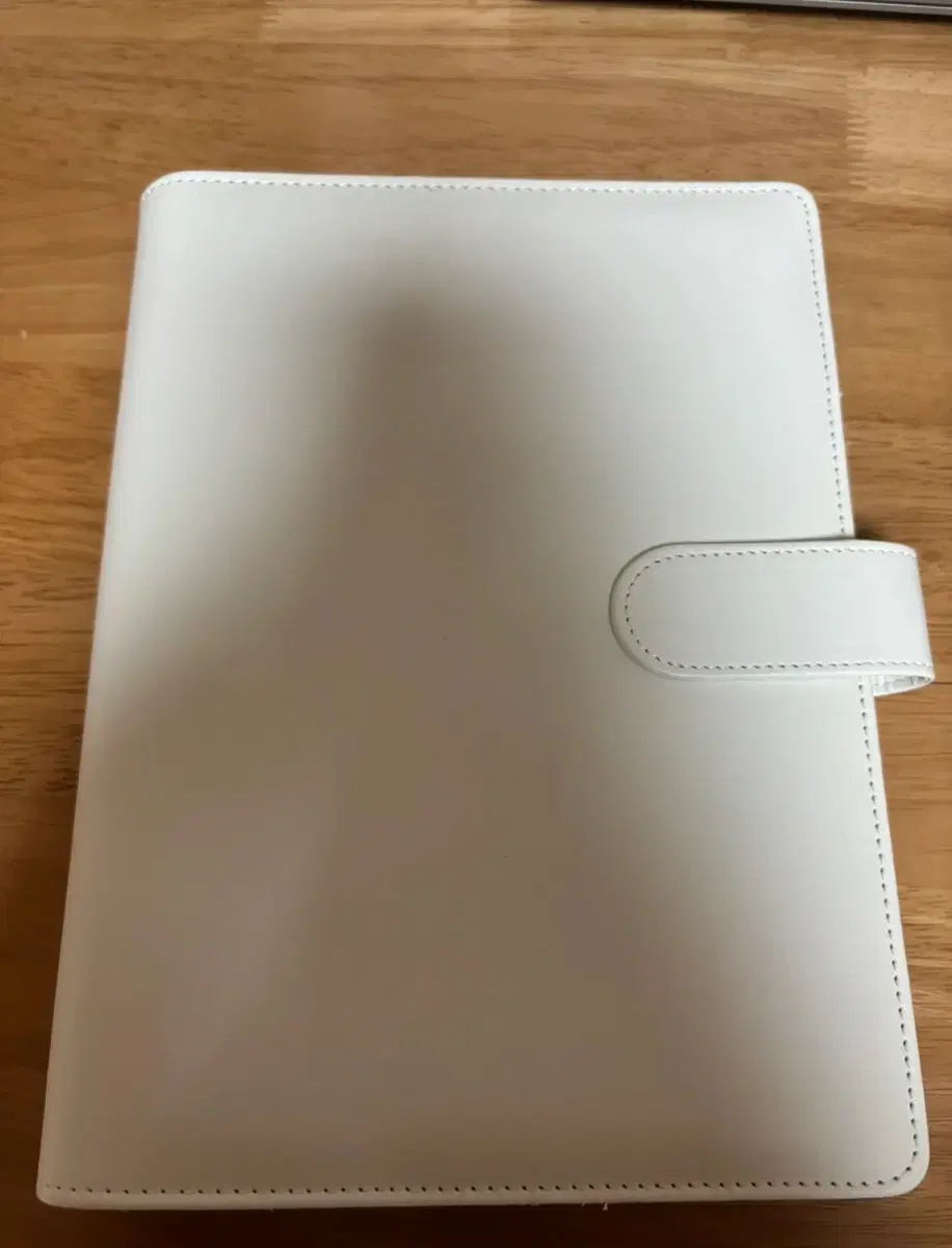 White macaron binder