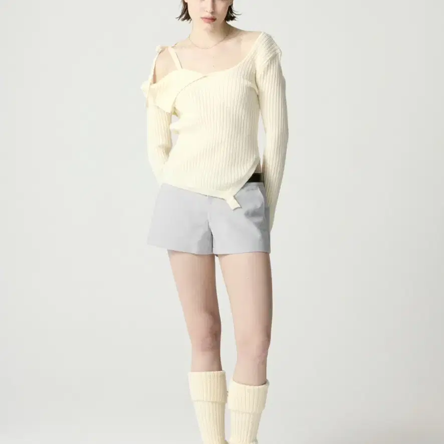 글로니 ISA ASYMMETRICAL KNIT TOP (CREAM)