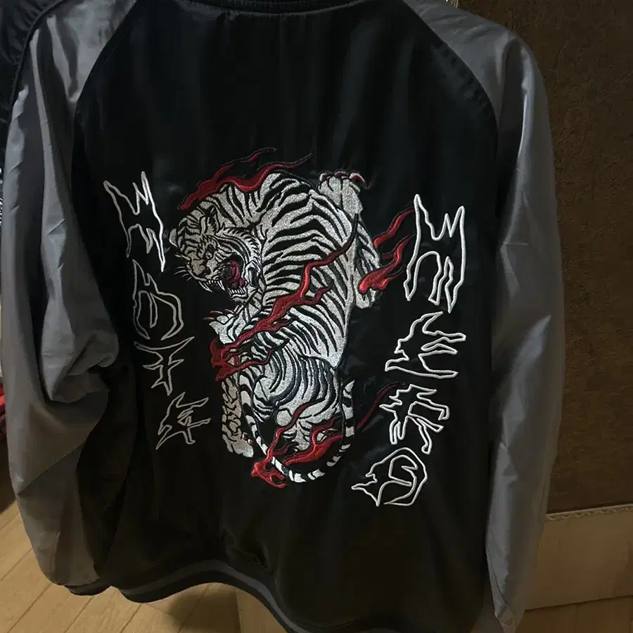 낫포너드 아우터 Tiger Satin Blouson Jacket