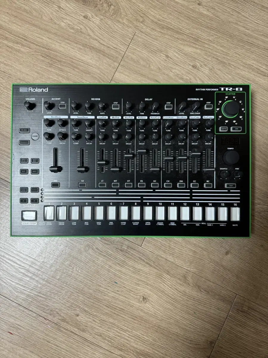 롤랜드 TR-8 TR8 드럼머신