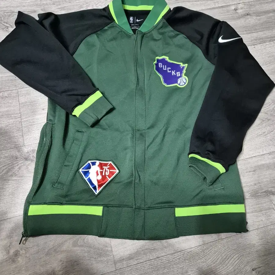 밀워키 벅스 시티 나이키 자켓 warmup jacket sz M