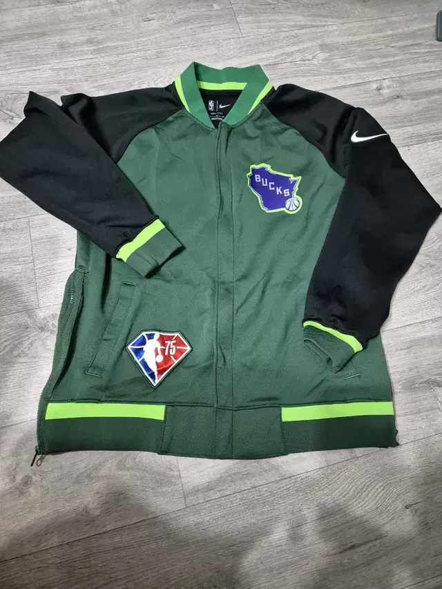 밀워키 벅스 시티 나이키 자켓 warmup jacket sz M