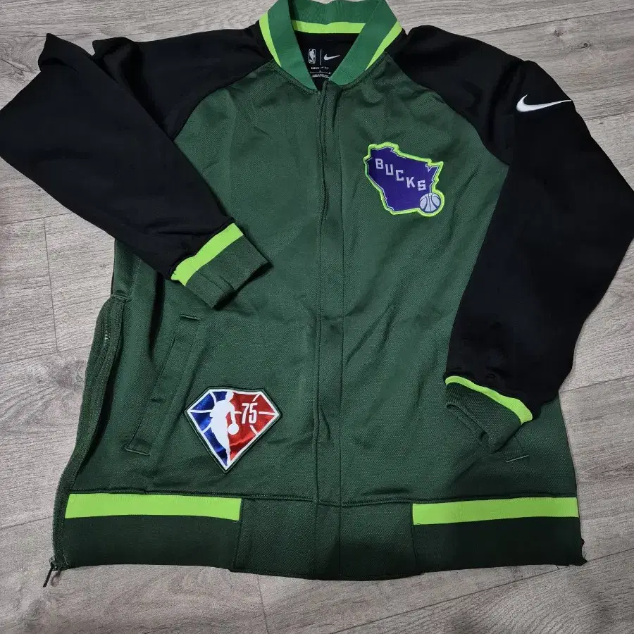 밀워키 벅스 시티 나이키 자켓 warmup jacket sz M