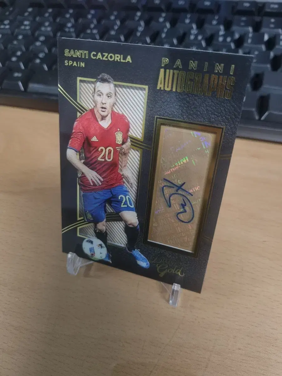 16-17 Panini Black Gold Arsenal Santiago Cansola Autographed Autofootball Card Signed by Cansola.