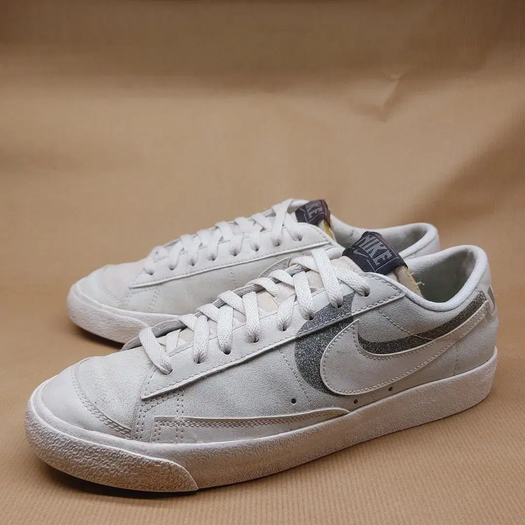 Nike Blazer Low 77 Men's Sneakers 280.