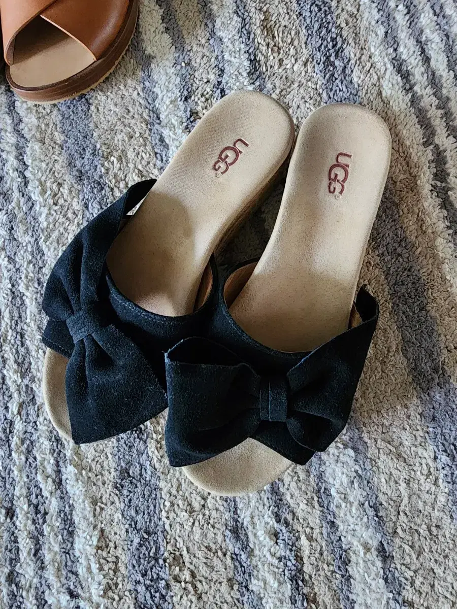 UGG Espaud Slippers (250)