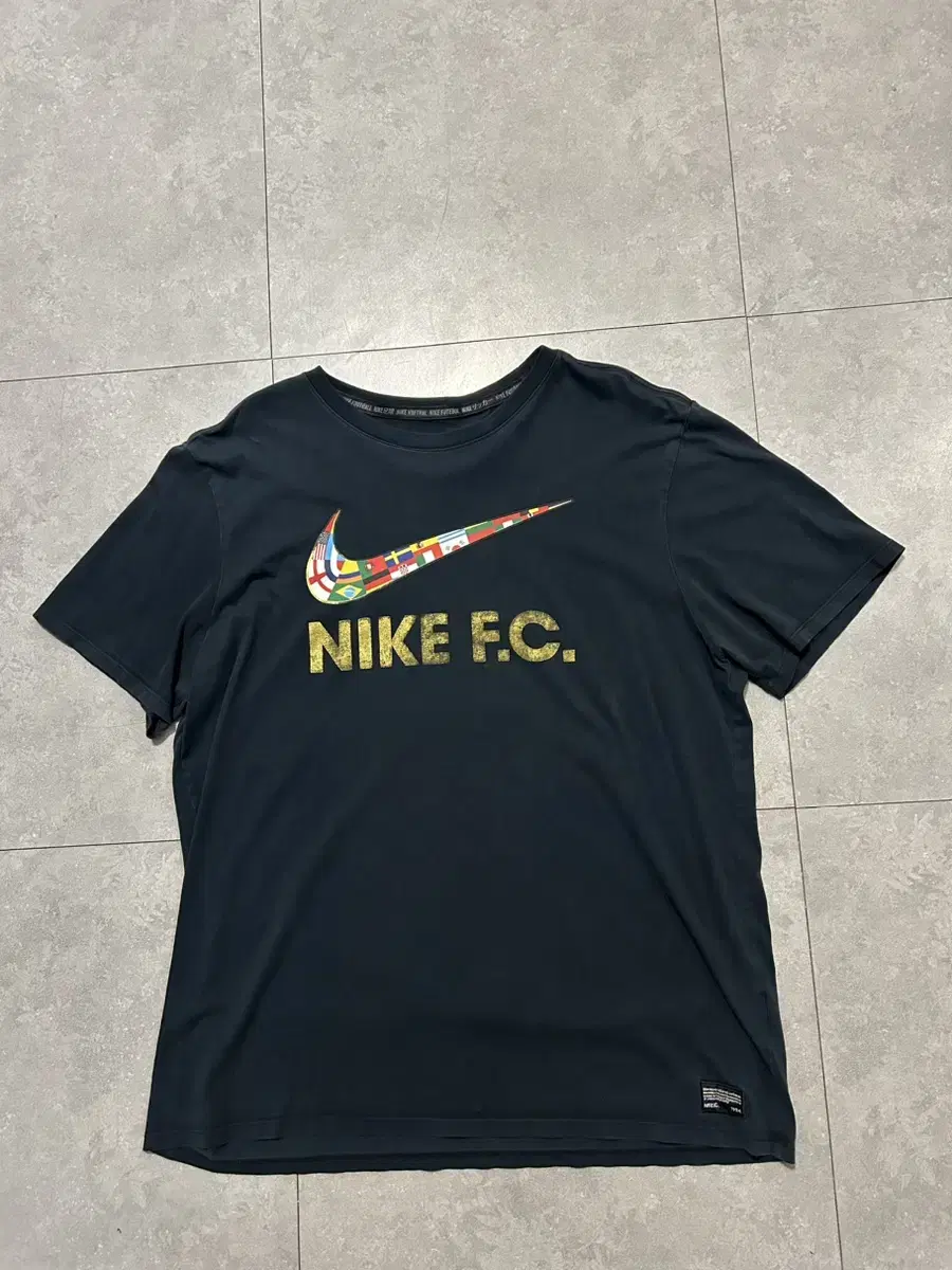 1994 Nike Football Club Vintage Multi-Flag Vintage T-Shirt 95SIZE