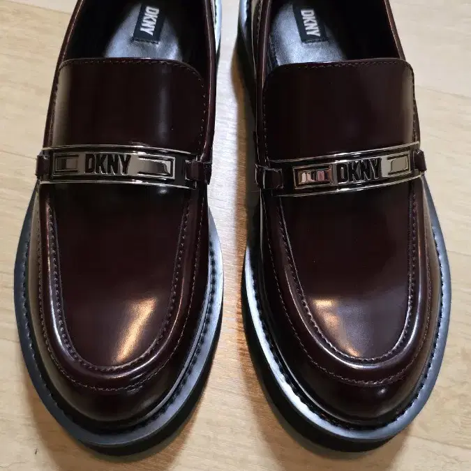 DKNY 여성 로퍼