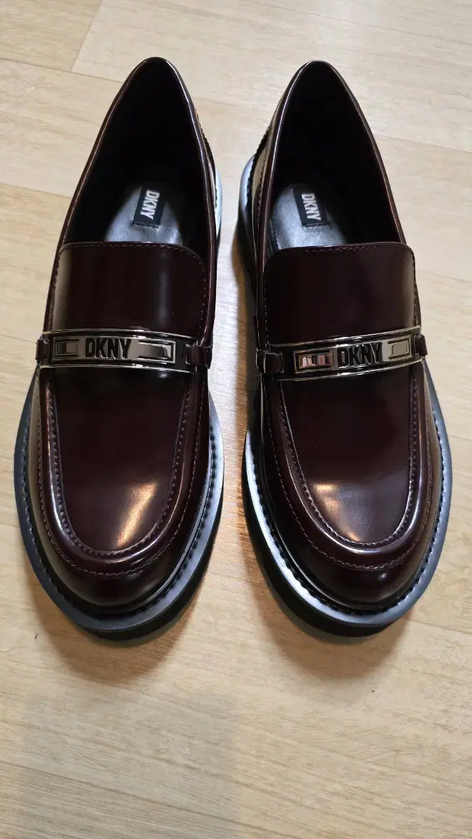 DKNY 여성 로퍼