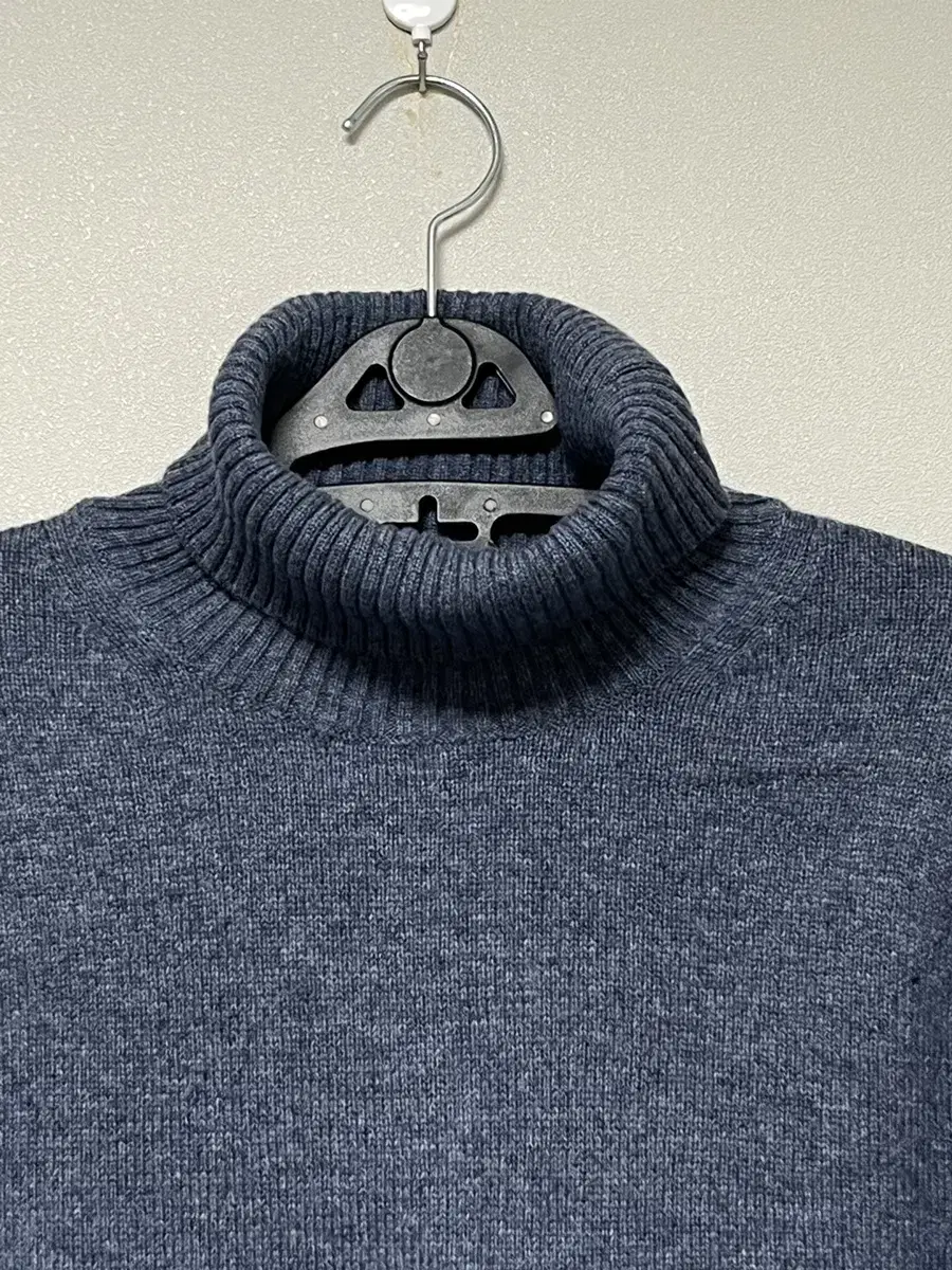 (95) Men's Turtleneck Knit Bloo