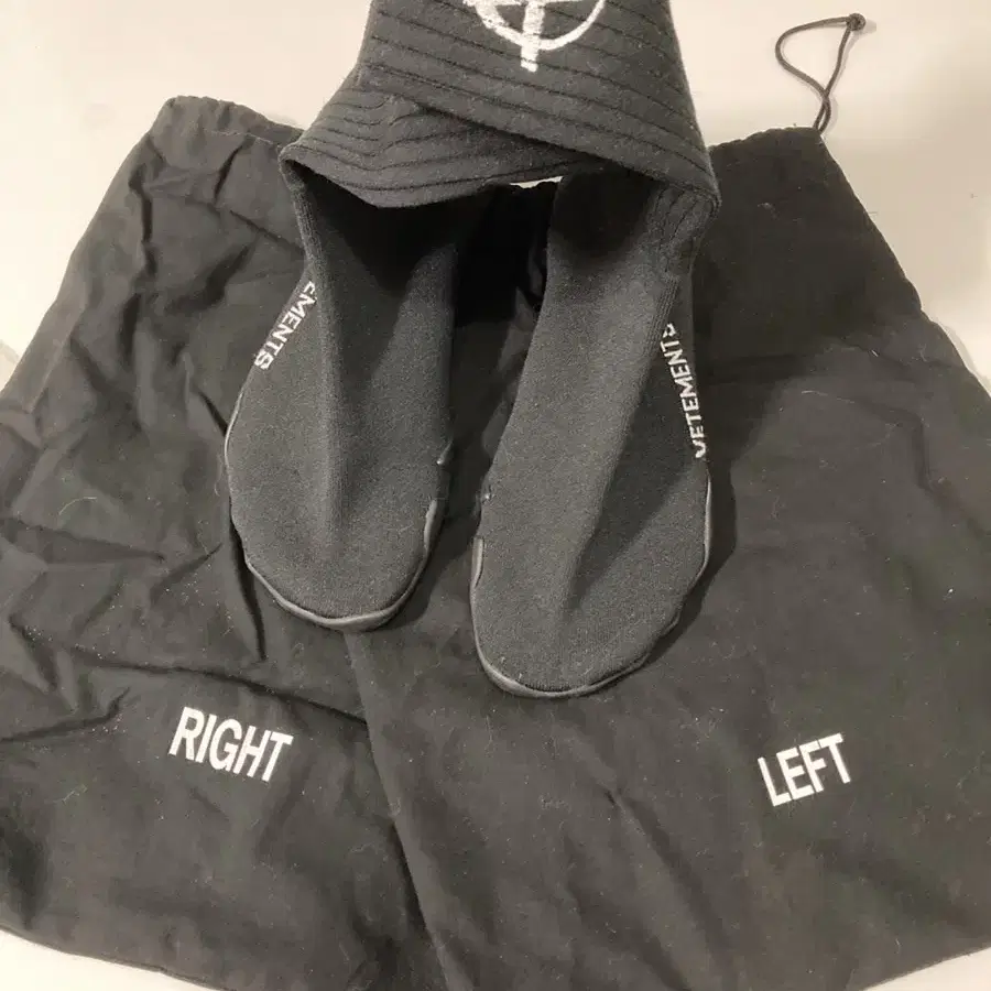 베트멍 VETEMENTS 삭스러너 스니커즈 (275mm)