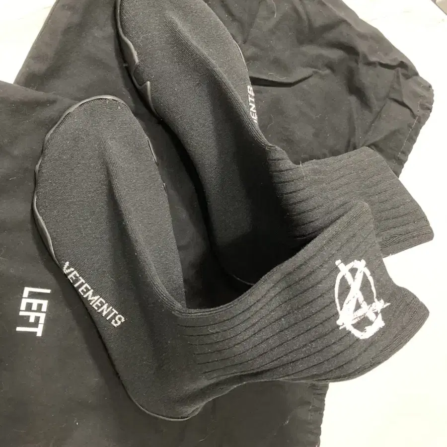 베트멍 VETEMENTS 삭스러너 스니커즈 (275mm)