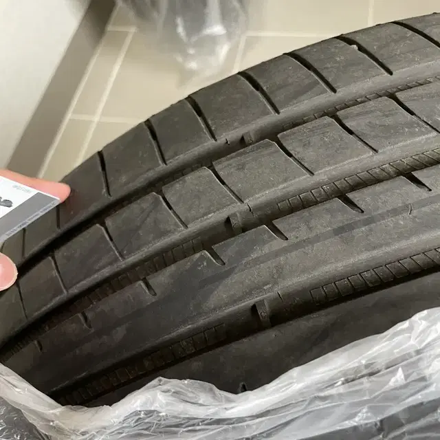 굿이어 런플랫 타이어(BMW 330e 출고 타이어)  225/40R19