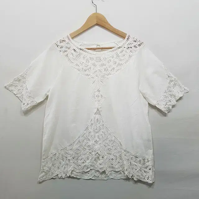 RULE Linen baten lace blouse in ten